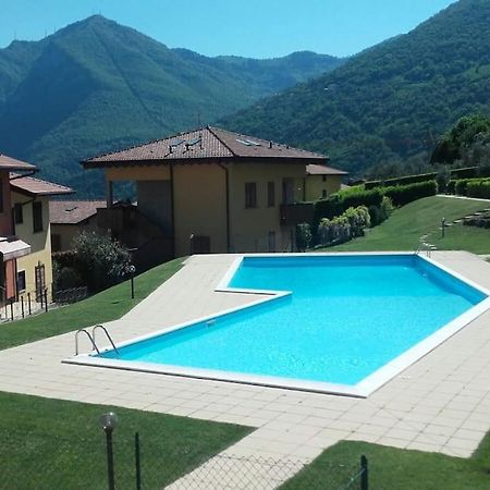 Luxurious Attic-Swimming Pool Villa Riva di Solto Exteriör bild