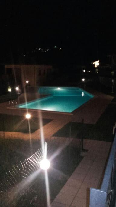 Luxurious Attic-Swimming Pool Villa Riva di Solto Exteriör bild