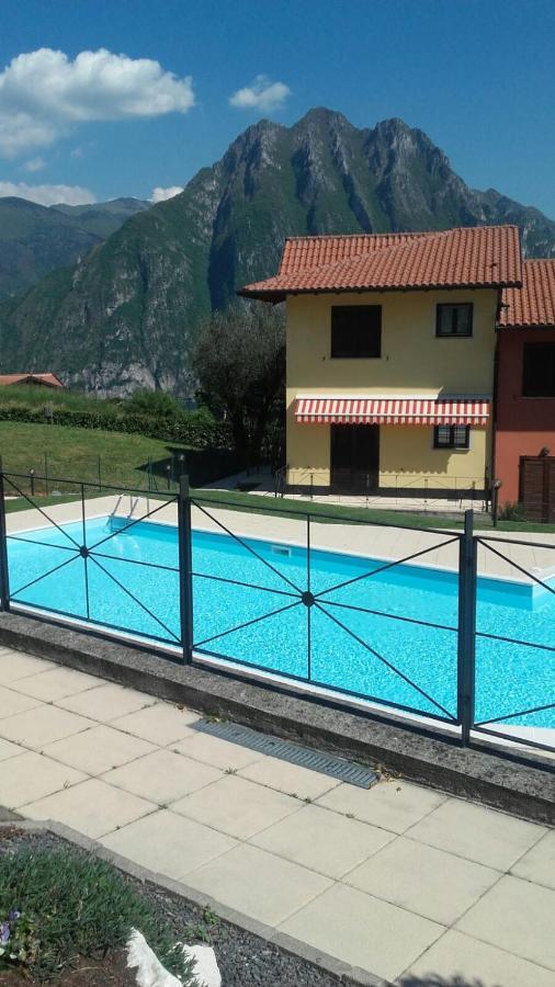 Luxurious Attic-Swimming Pool Villa Riva di Solto Exteriör bild